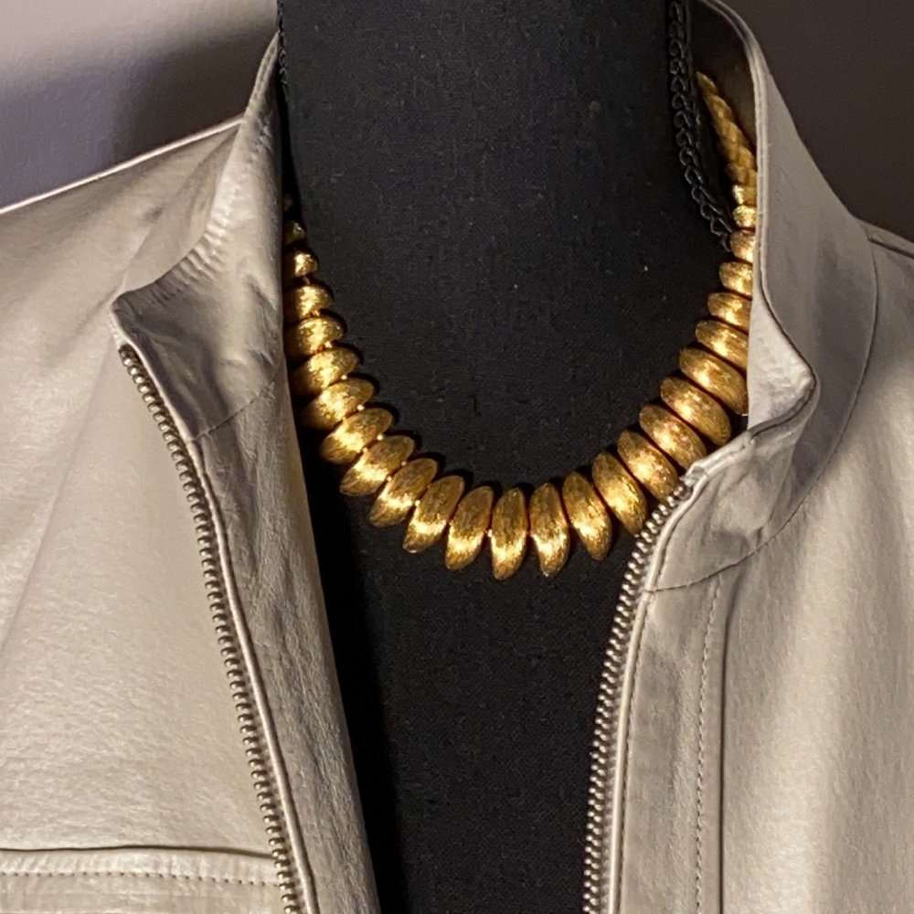 Vintage to Now - Gold Runway Collar Necklace Large Link EUC - Picture 3 of 12